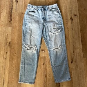 AE STRAIGHT MOM JEAN